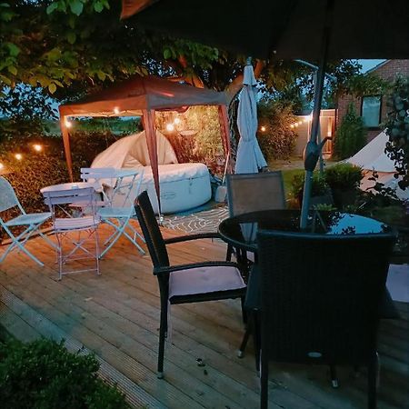 The White Dove Bed And Breakfast With Bell Tents And Private Hot Tubs Coddington  Εξωτερικό φωτογραφία