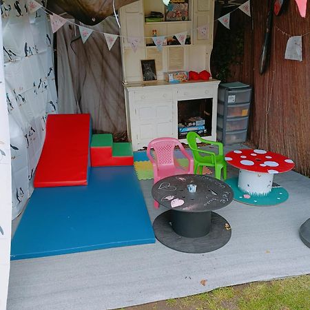The White Dove Bed And Breakfast With Bell Tents And Private Hot Tubs Coddington  Εξωτερικό φωτογραφία