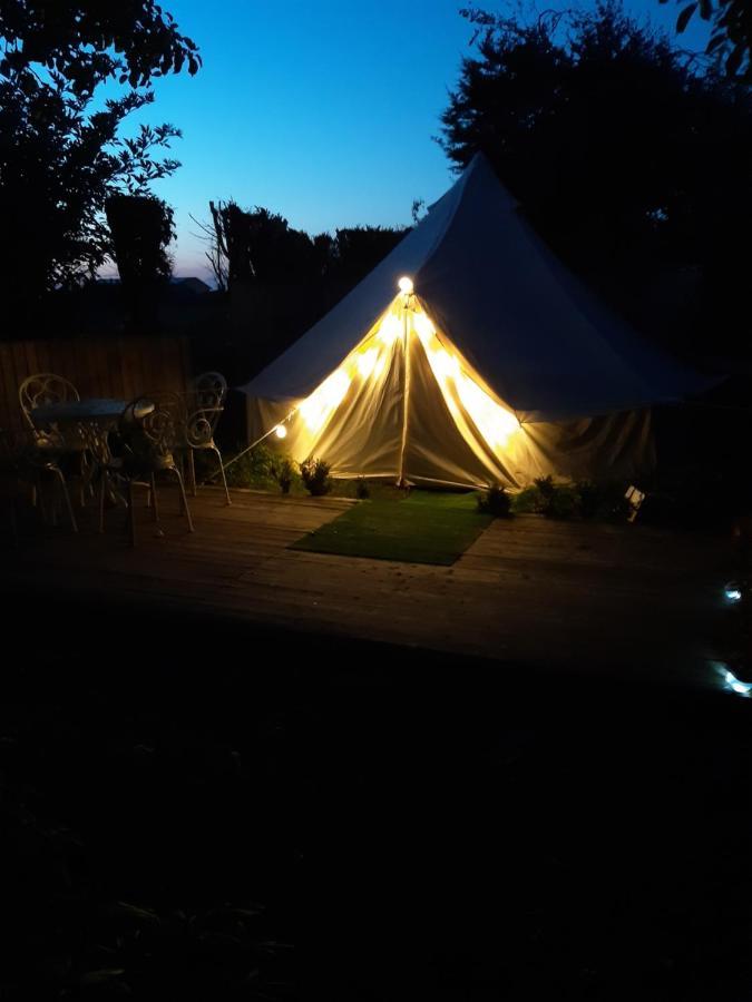 The White Dove Bed And Breakfast With Bell Tents And Private Hot Tubs Coddington  Εξωτερικό φωτογραφία