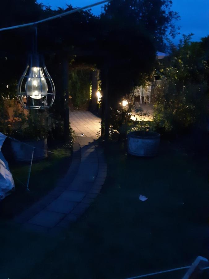 The White Dove Bed And Breakfast With Bell Tents And Private Hot Tubs Coddington  Εξωτερικό φωτογραφία