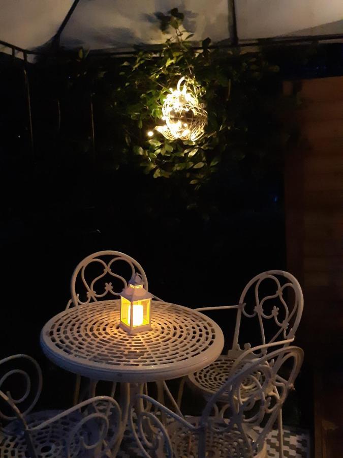 The White Dove Bed And Breakfast With Bell Tents And Private Hot Tubs Coddington  Εξωτερικό φωτογραφία