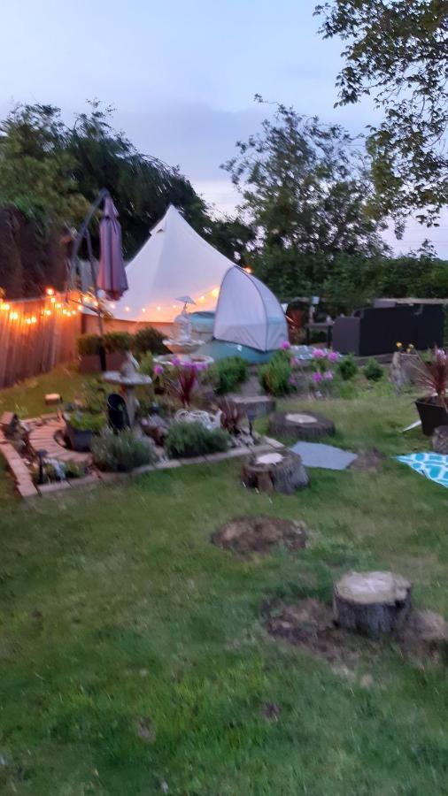 The White Dove Bed And Breakfast With Bell Tents And Private Hot Tubs Coddington  Εξωτερικό φωτογραφία