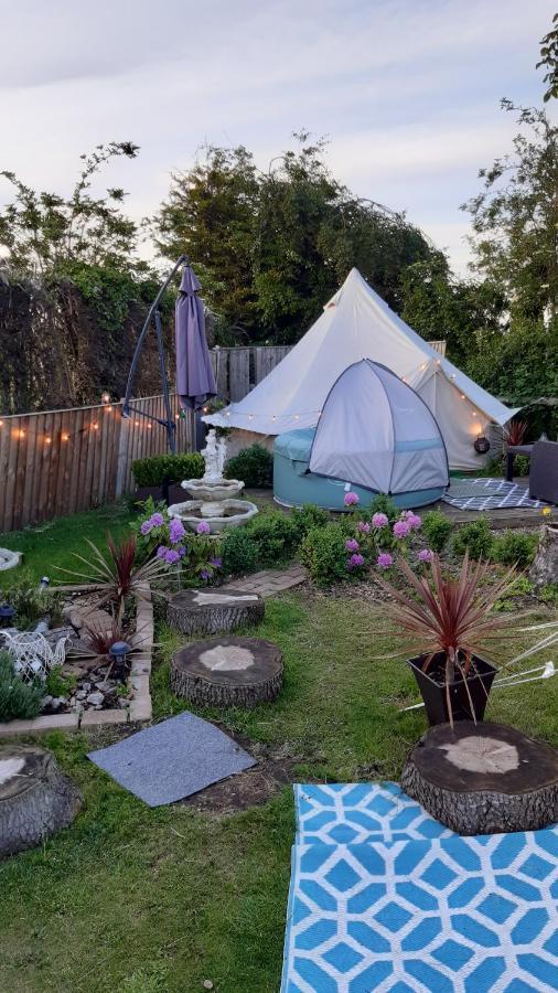 The White Dove Bed And Breakfast With Bell Tents And Private Hot Tubs Coddington  Εξωτερικό φωτογραφία