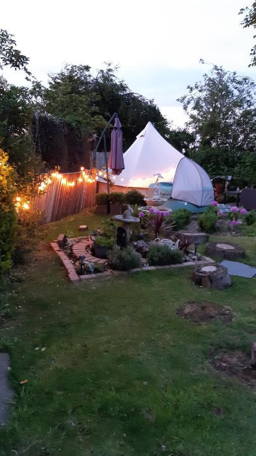 The White Dove Bed And Breakfast With Bell Tents And Private Hot Tubs Coddington  Εξωτερικό φωτογραφία