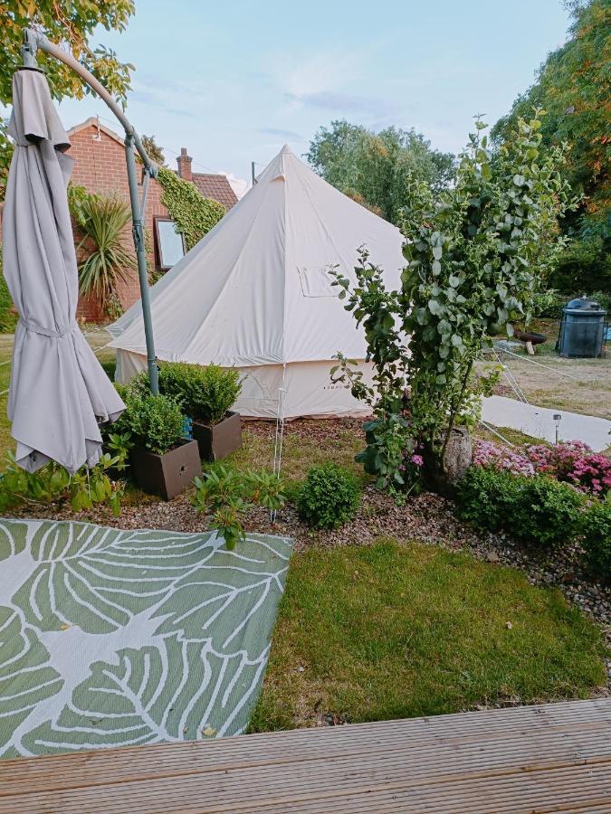 The White Dove Bed And Breakfast With Bell Tents And Private Hot Tubs Coddington  Εξωτερικό φωτογραφία